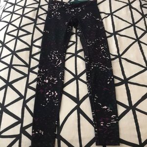 Lulu Lemon women’s leggings.